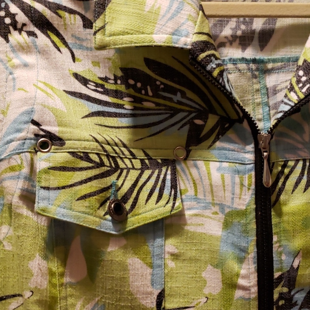 Vest - Picture 2 of 2